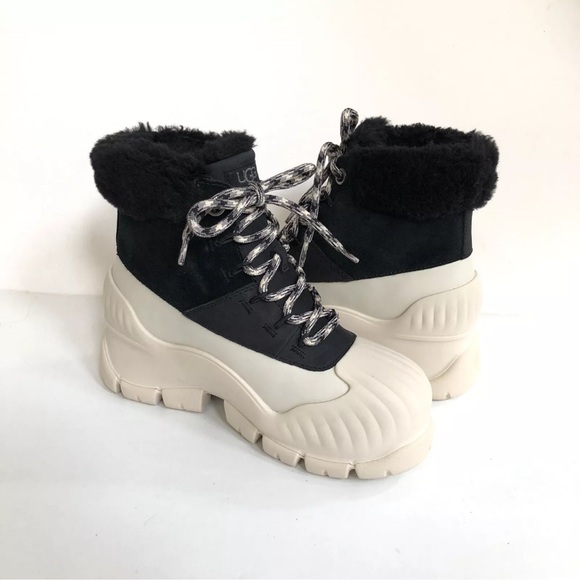 UGG ADIROAM HIKER SHORT BLACK WATERPROOF SHEARLING LINED Boots - Picture 2 of 5